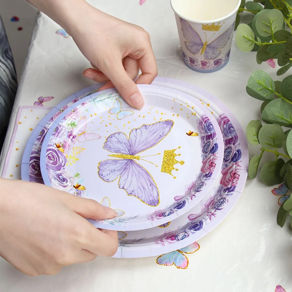 Notre ensemble de vaisselle jetable à motif papillon