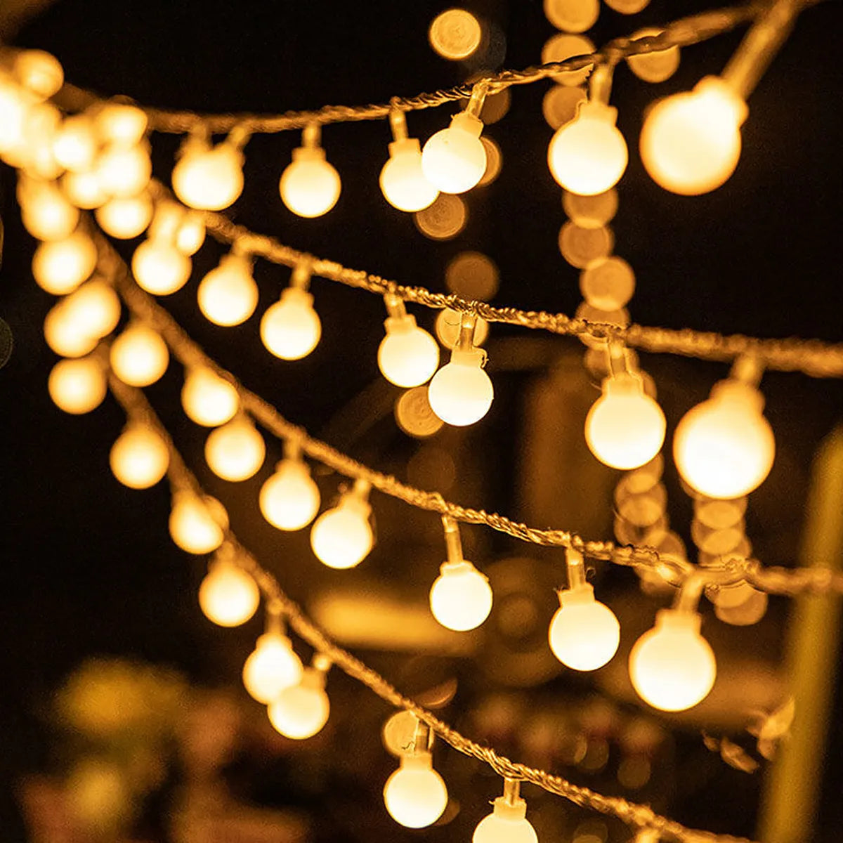 Guirlande de fée de noël LED avec boules lumineuses - Une magie brillante pour votre maison