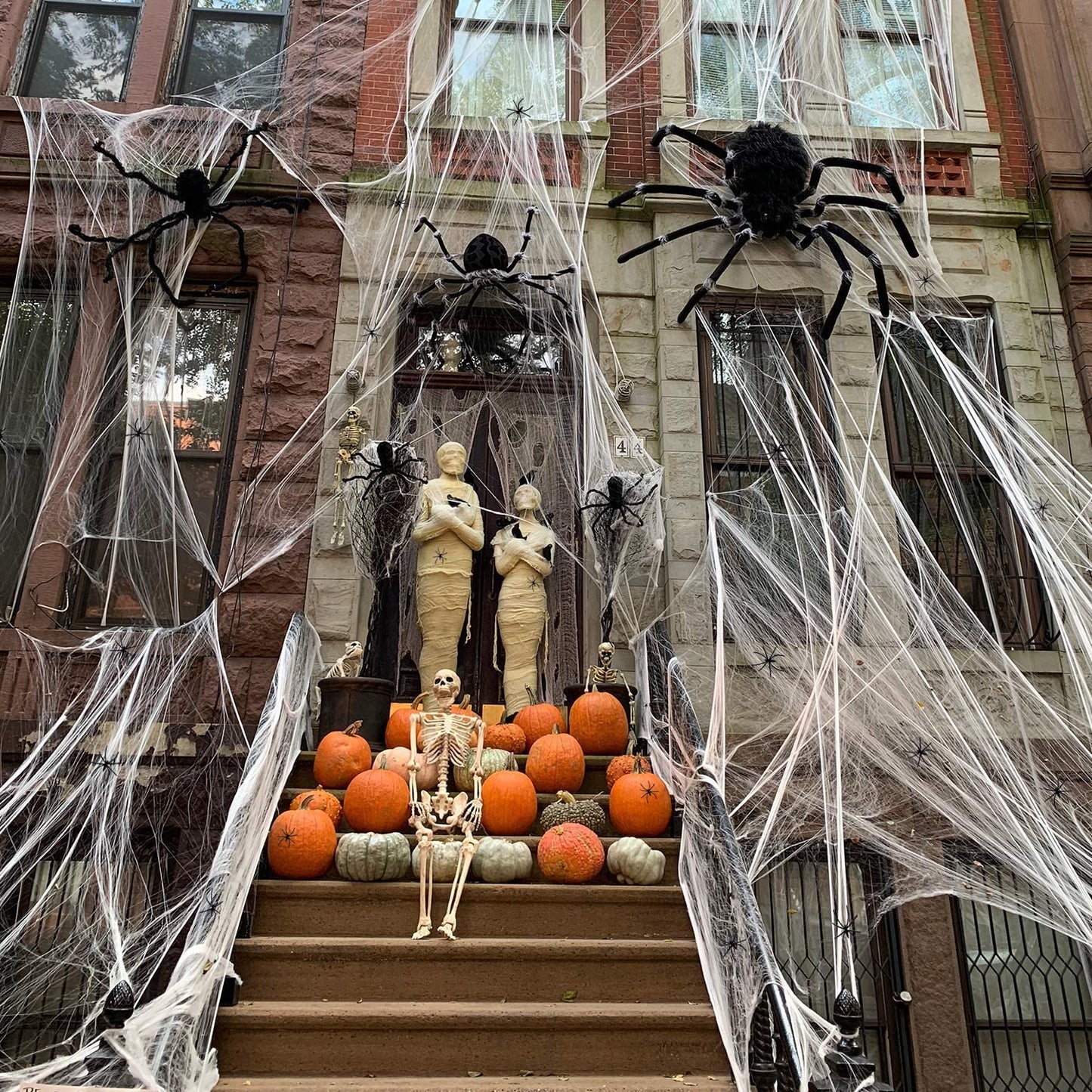 Toile d'araignée artificielle Halloween : Transformez votre décoration en un repaire d'arachnides