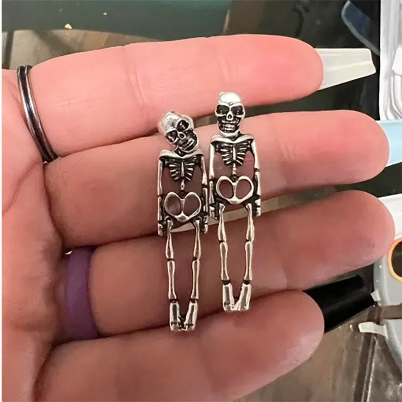 Boucles d'oreilles squelettes spécialement conçues pour les femmes.